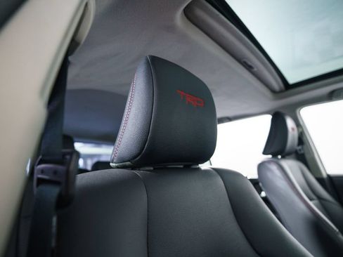 Used 2020 Toyota 4Runner Venture w/ Moonroof Package AWD/4WD image 17