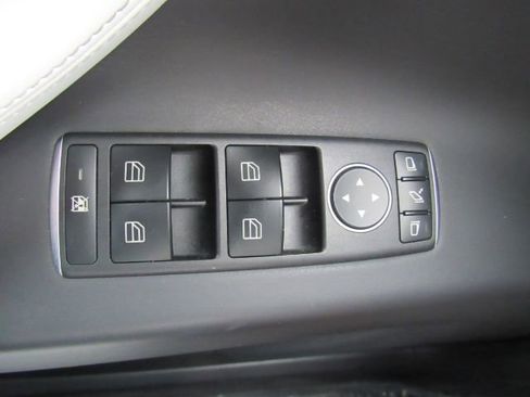 Used 2018 Tesla Model X 100D image 39