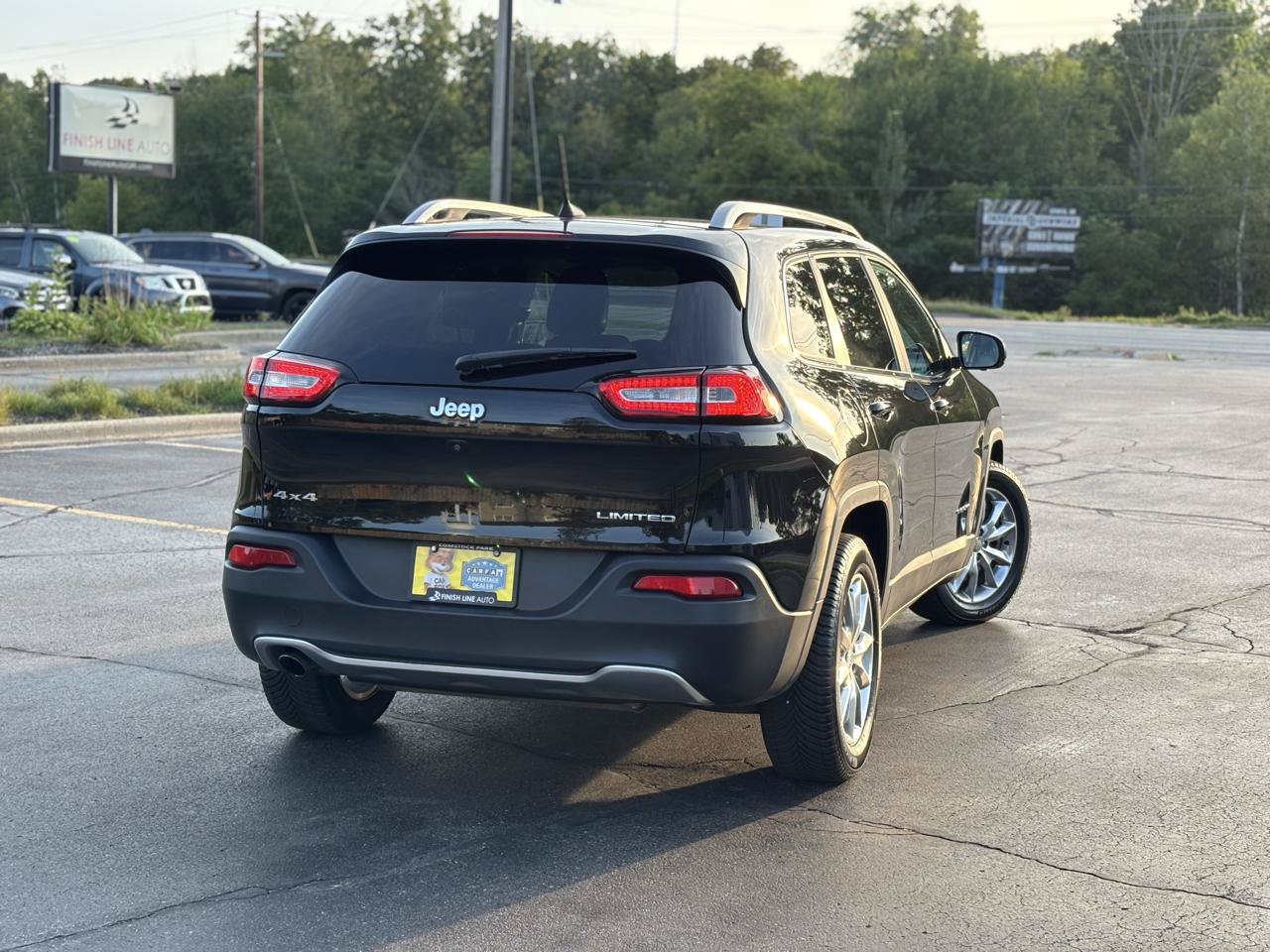 Used 2017 Jeep Cherokee Limited AWD/4WD image 8