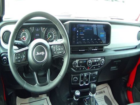 Certified 2025 Jeep Wrangler Unlimited Sport AWD/4WD image 13