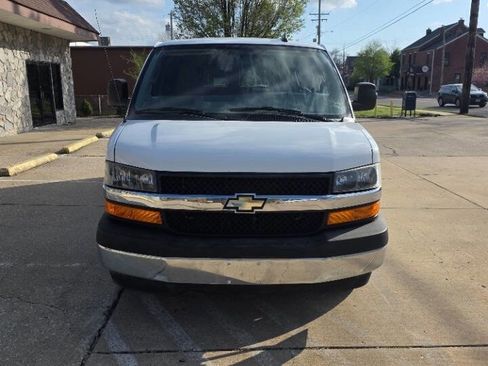 Used 2017 Chevrolet Express 3500 LT w/ LT Preferred Equipment Group image 9