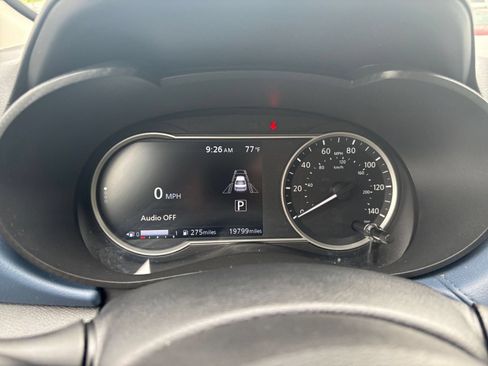 Used 2025 Nissan Versa SV FWD image 35