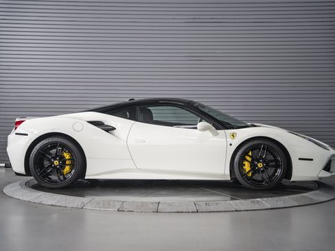 Used 2018 Ferrari 488 GTB RWD image 6