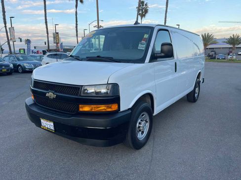 Used 2022 Chevrolet Express 3500 w/ Driver Convenience Package image 6