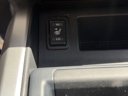 Used 2023 Nissan Titan SV w/ SV Convenience Package AWD/4WD image 21