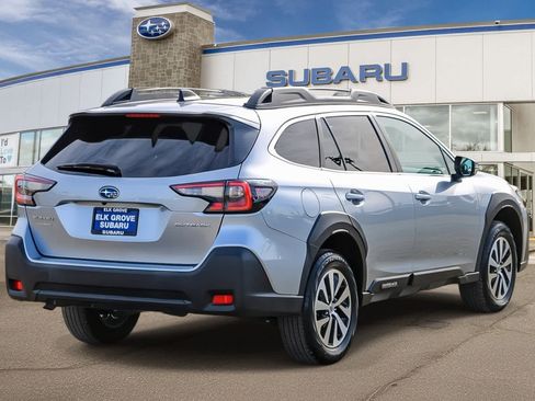 Used 2023 Subaru Outback Premium image 4