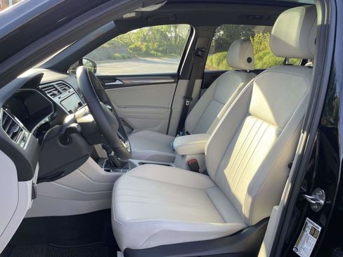 Certified 2024 Volkswagen Tiguan SE R-Line image 17