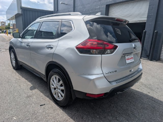 Used 2018 Nissan Rogue SV AWD/4WD image 3
