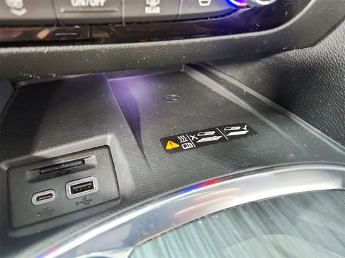 Used 2024 Buick Enclave Premium image 32