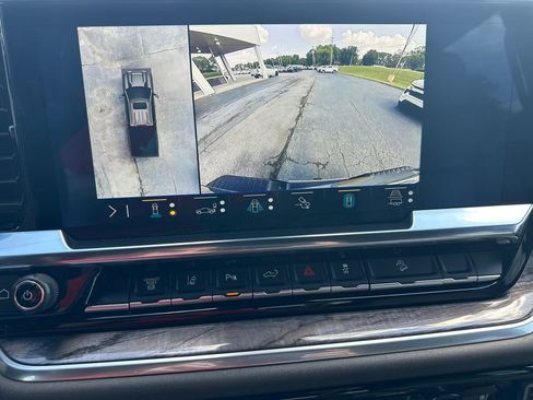 Used 2025 Chevrolet Silverado 2500 LTZ w/ LTZ Premium Package AWD/4WD image 18