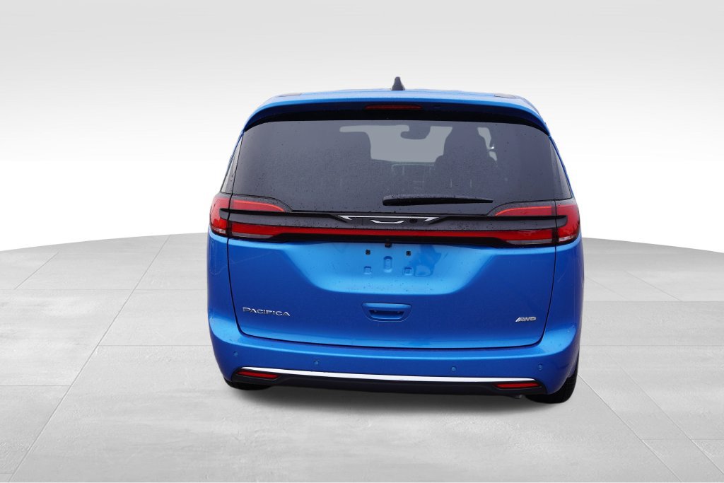 New 2027 Chrysler Pacifica Select AWD/4WD image 4