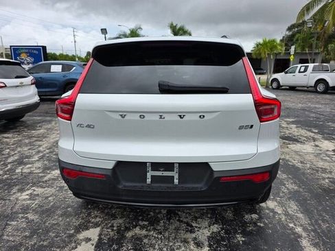 Used 2024 Volvo XC40 B5 Plus image 6