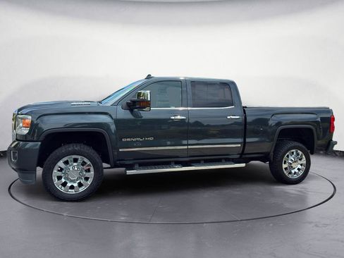 Used 2018 GMC Sierra 2500 Denali w/ Duramax Plus Package AWD/4WD image 4