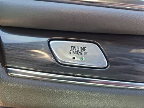 Used 2024 Buick Enclave Premium image 16