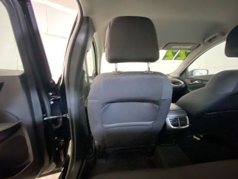 Used 2022 Chevrolet Malibu LT image 35