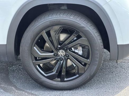 Used 2023 Volkswagen Atlas SE w/ Panoramic Sunroof Package image 5