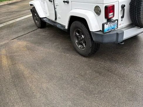 Used 2018 Jeep Wrangler Unlimited Sahara AWD/4WD image 3