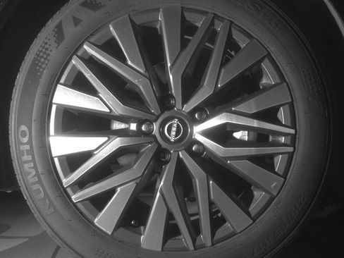 Used 2025 Nissan Altima 2.5 SV FWD image 12