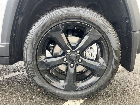 New 2025 Jeep Grand Cherokee Limited w/ Luxury Tech Group II image 10