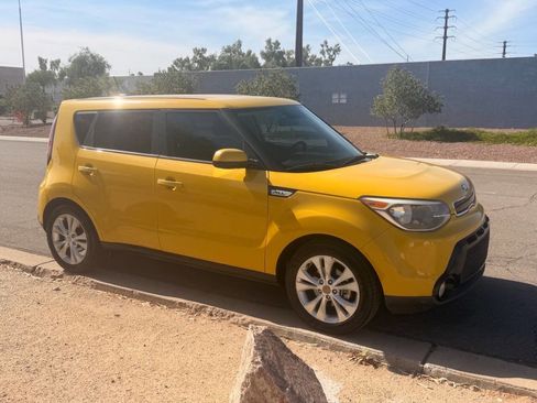 Used 2016 Kia Soul + FWD image 17