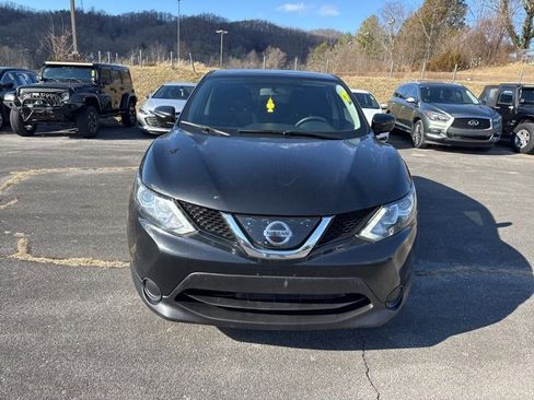 Used 2018 Nissan Rogue Sport S image 3