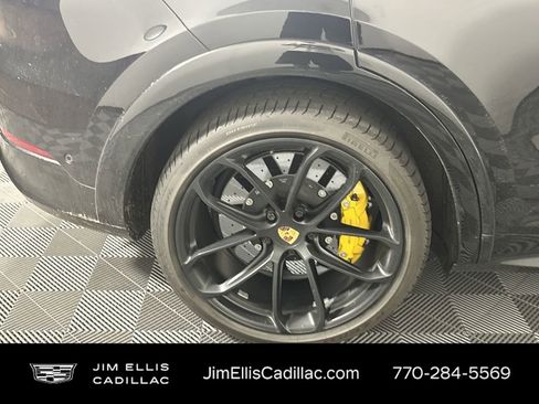 Used 2022 Porsche Cayenne Turbo S image 16