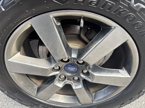 Used 2016 Ford F150 Lariat w/ Equipment Group 502A Luxury image 11