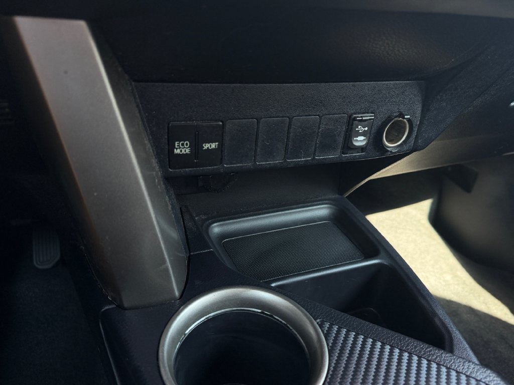 Used 2015 Toyota RAV4 XLE FWD image 24