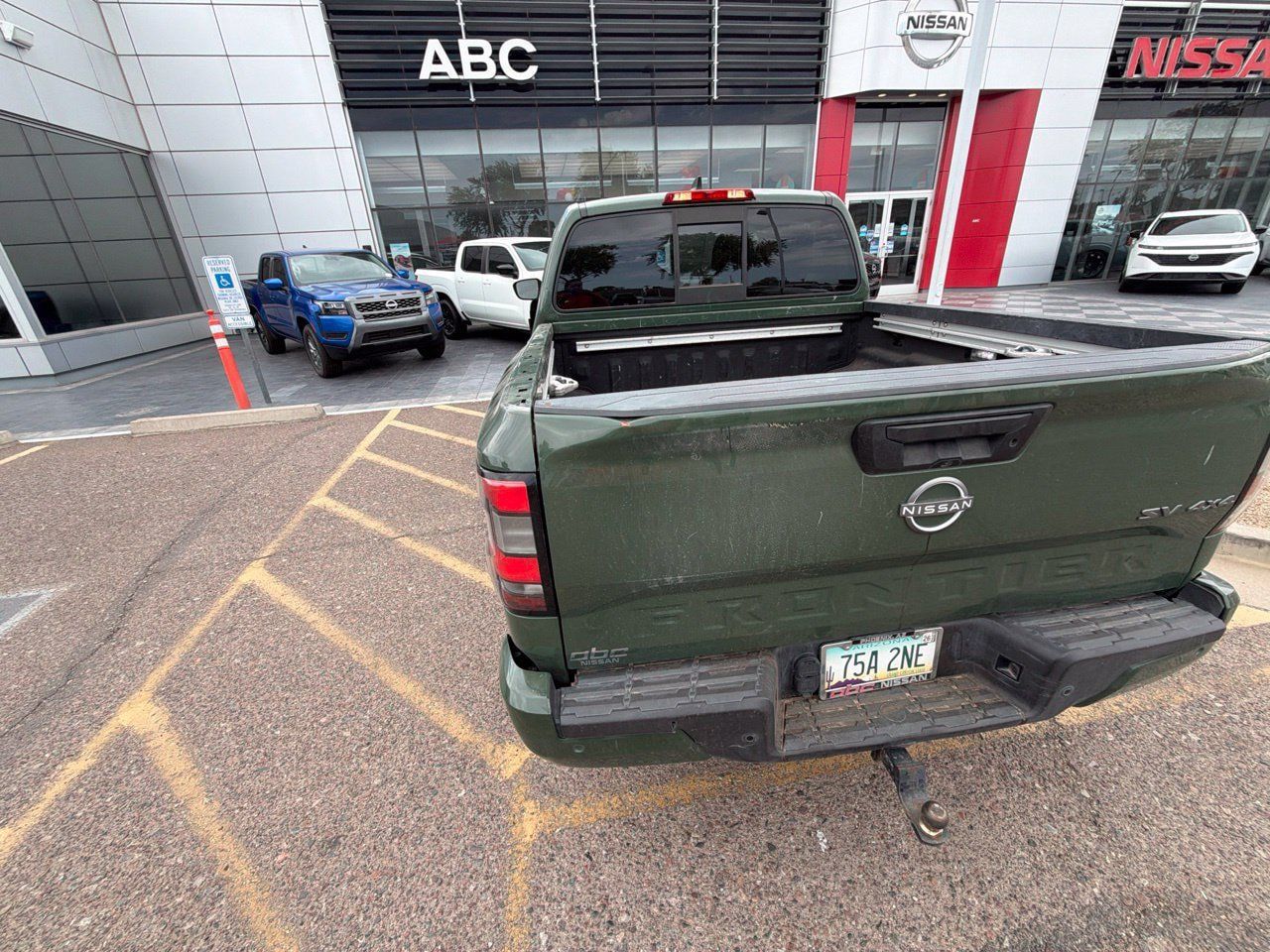 Used 2022 Nissan Frontier SV AWD/4WD image 6