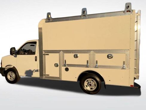 New 2025 GMC Savana 3500 w/ Power Convenience Package RWD image 7