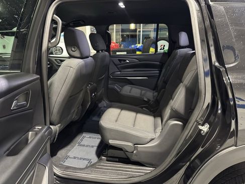 Used 2024 Chevrolet Traverse LT image 8