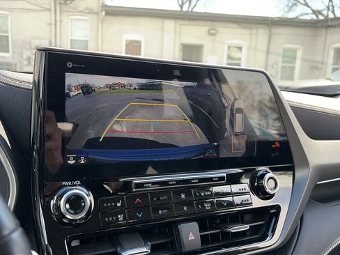 Used 2021 Toyota Highlander Limited image 27