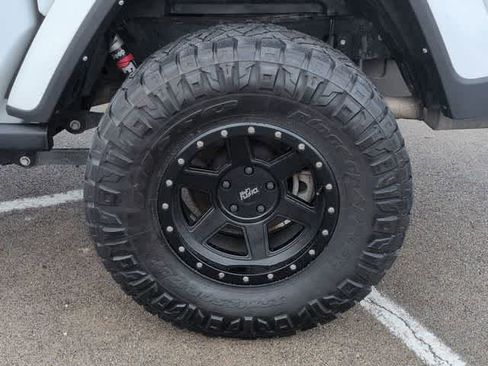 Used 2021 Jeep Gladiator Sport AWD/4WD image 14