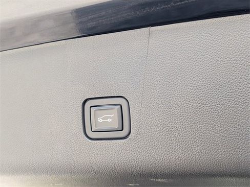 Used 2023 Chevrolet Traverse Premier w/ Redline Edition image 11