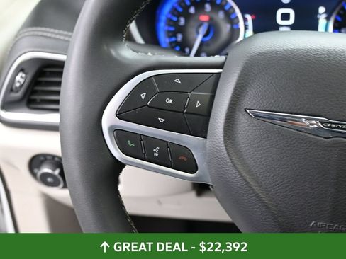 Used 2023 Chrysler Pacifica Limited FWD image 42