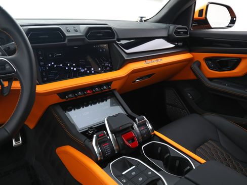 Used 2026 Lamborghini Urus SE AWD/4WD image 32