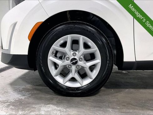 Used 2025 Kia Soul LX w/ LX Technology Package FWD image 10
