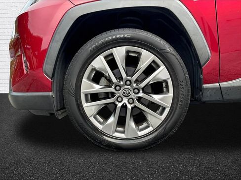 Used 2020 Toyota RAV4 XLE Premium FWD image 23