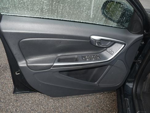 Used 2014 Volvo S60 T5 FWD image 11