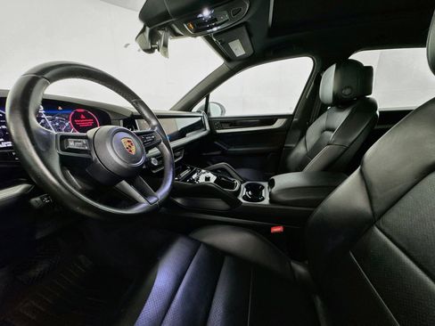 Used 2024 Porsche Cayenne w/ Premium Package AWD/4WD image 20