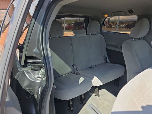 Used 2015 Toyota Sienna LE AWD/4WD image 34
