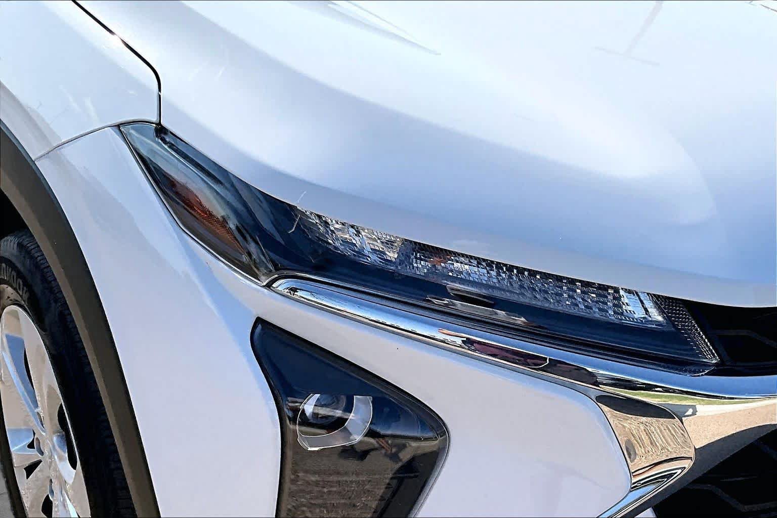 Used 2025 Chevrolet Trax LS FWD image 34