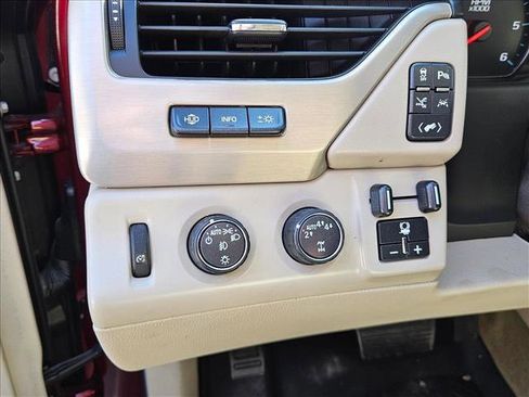 Used 2018 GMC Yukon Denali w/ Denali Ultimate Package image 11