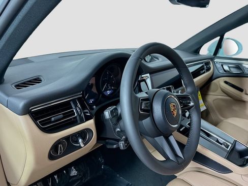 Certified 2026 Porsche Macan AWD/4WD image 4