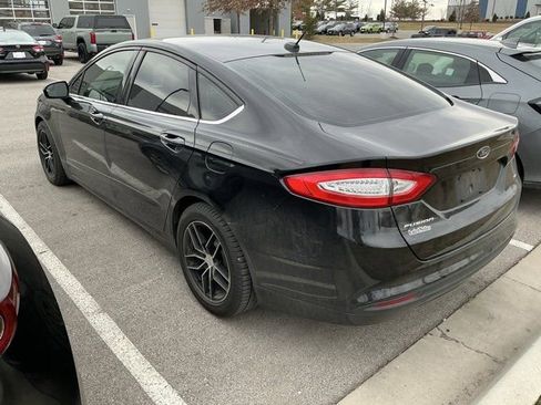 Used 2015 Ford Fusion SE image 10