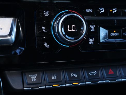 Used 2024 GMC Sierra 2500 AT4X w/ AT4X AEV Edition image 33