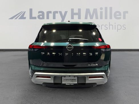 Used 2023 Nissan Pathfinder Platinum image 4