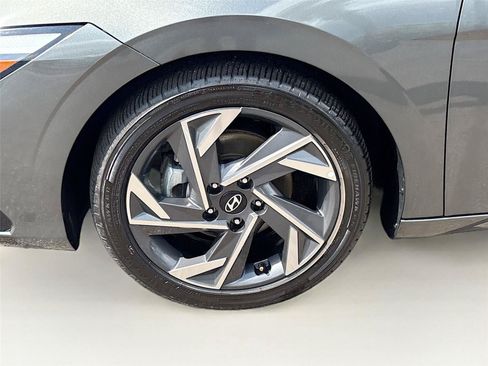 Used 2024 Hyundai Elantra Limited FWD image 32