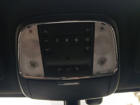 Used 2017 Jeep Grand Cherokee Limited w/ Luxury Group II image 5