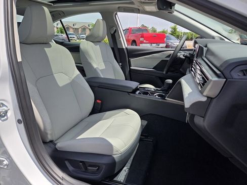 Used 2026 Toyota Camry XLE FWD image 15